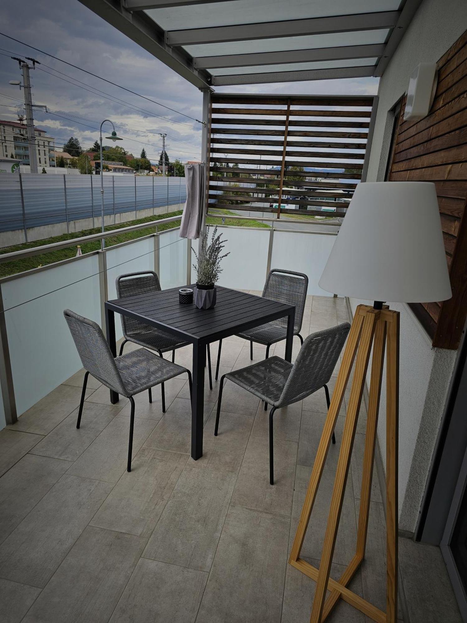 Apartment Leibnitz Im Zentrum Nahe Am Bahnhof Und Der Suedsteirischen Weinstrasse Exterior foto