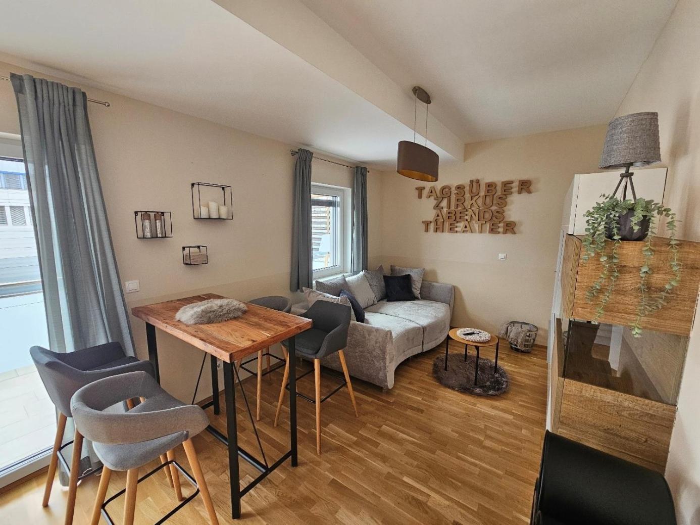 Apartment Leibnitz Im Zentrum Nahe Am Bahnhof Und Der Suedsteirischen Weinstrasse Exterior foto